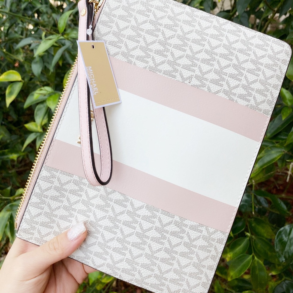 SALE‼️Michael Kors Pouch Signature MK vanilla pink - Picture 3 of 6